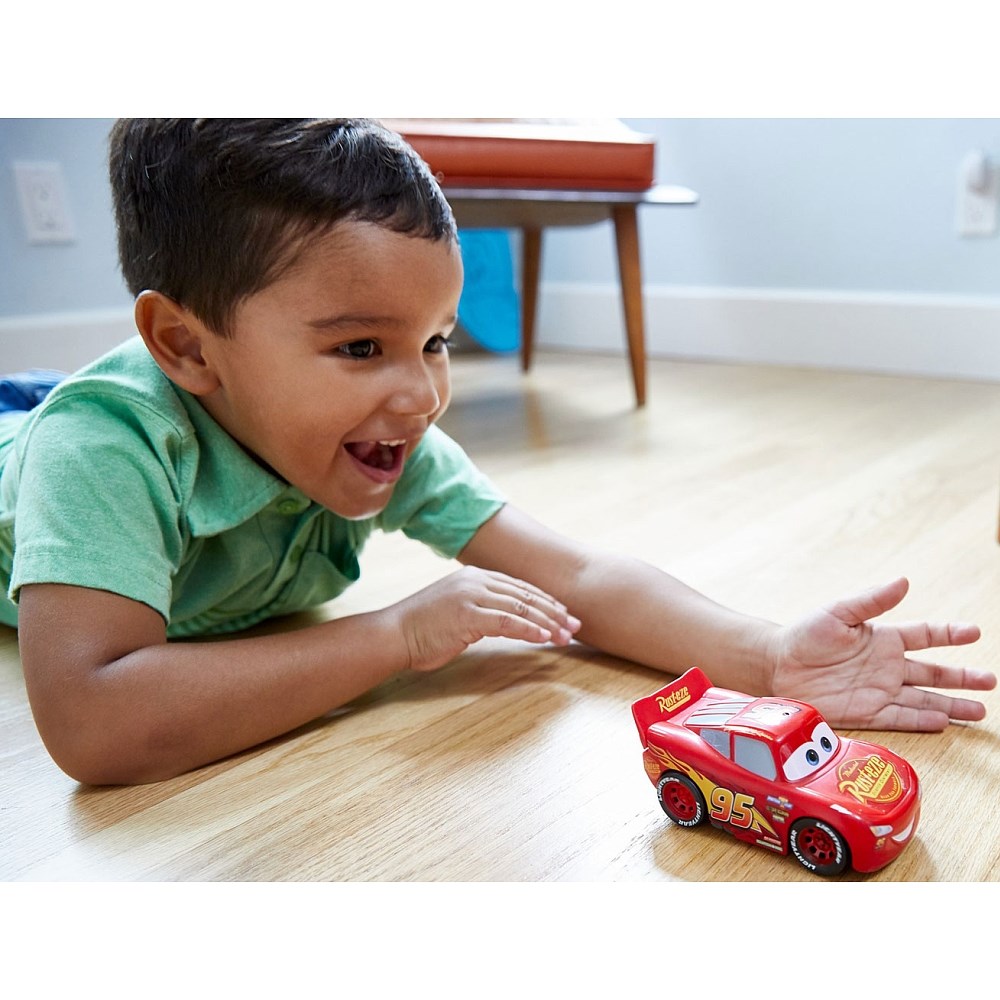 Mattel Disney Piksar Çek Bırak Araba 3 + Yaş Kırmızı
