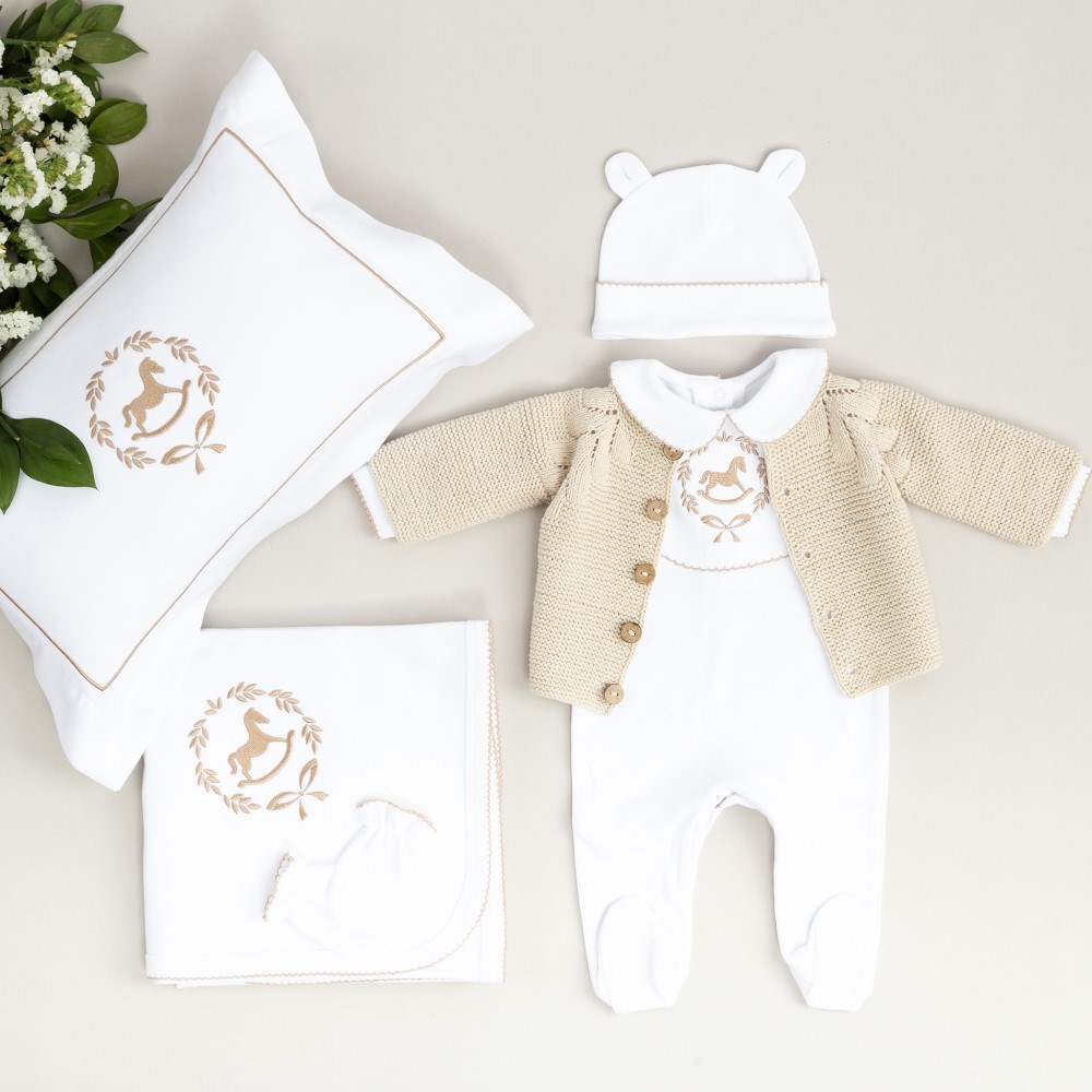 Mayys Baby Bebek Royal Çelenk ve At Nakışlı 6'lı Hastane Çıkış Seti Krem