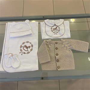 Mayys Baby Tığ İşi Süslemeli Çelenkli At Nakışlı 6'lı Hastane Çıkış Seti