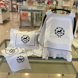 Mayys Baby Tığ İşi Süslemeli Çelenkli At Nakışlı 7’li Hastane Çıkış Seti