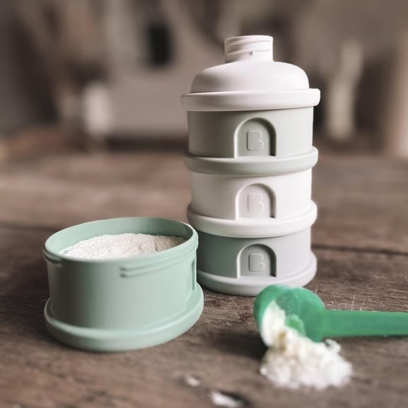 Beaba 4 Katmanlı Süt Tozu Kutusu Ve Atıştırmalık Kabı  (Cotton White/Sage Green) 