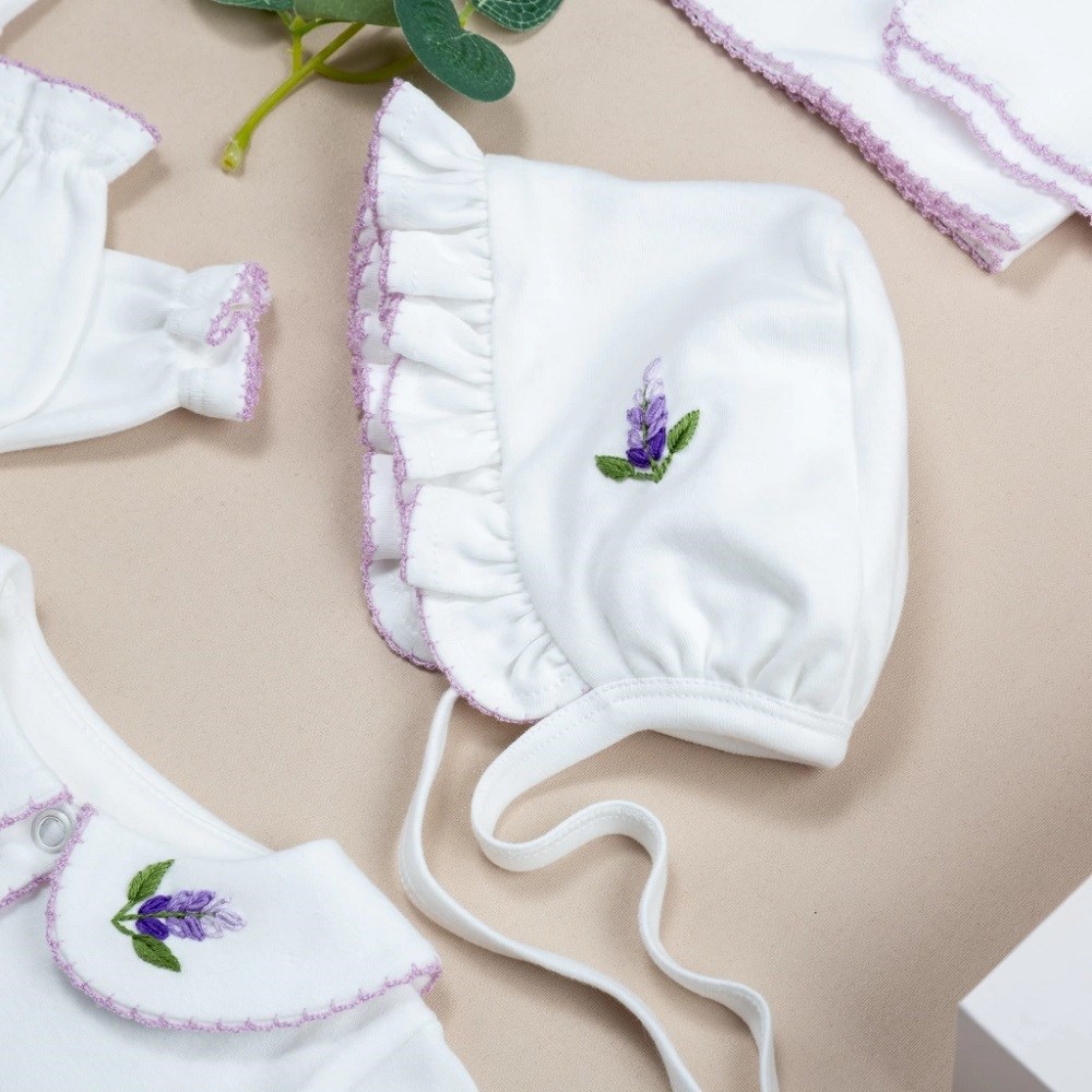 Mayys Baby Elegant Lila Tığ İşi Süslemeli Vioala El Nakışlı 5'li Organik Hastane Çıkış Seti Beyaz