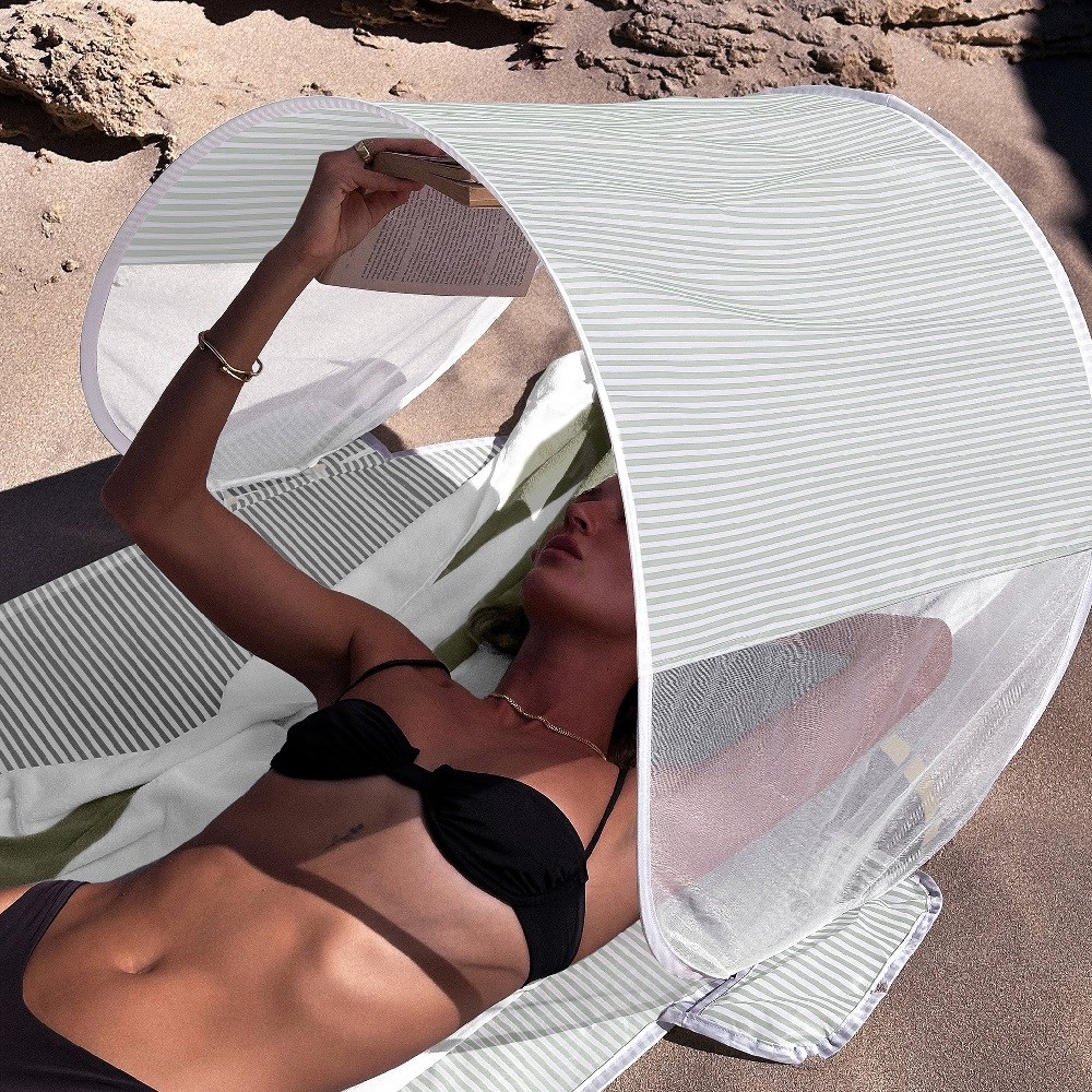 Sunnylife Gölgelikli Yer Şezlongu- La Palma Sage Stripe 
